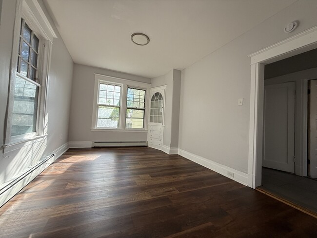 Building Photo - 898 Myrtle Ave