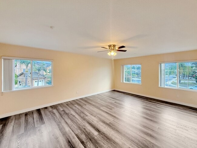 Building Photo - Beautiful 5B/3BA Home in Vista Available for Rent!