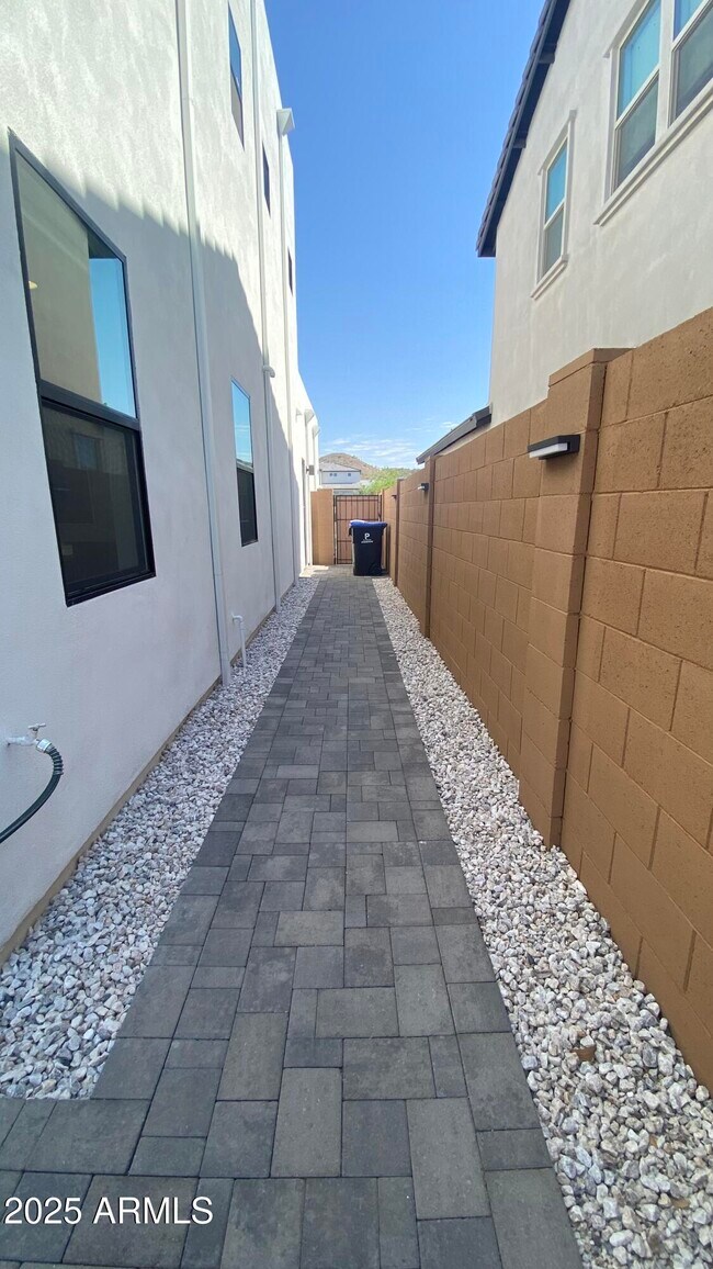 Building Photo - 7429 W Bent Tree Dr