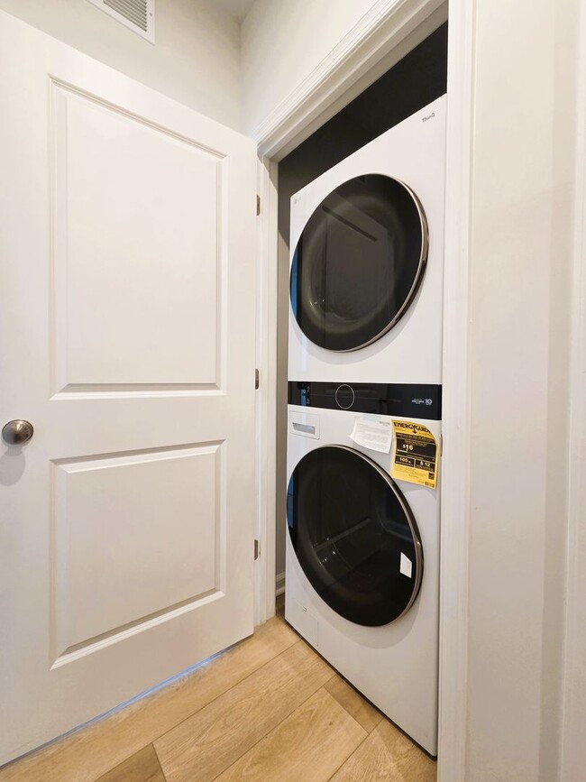 Building Photo - Newer ground level condo in Coalfield Station located in highly desireable Midlothian.