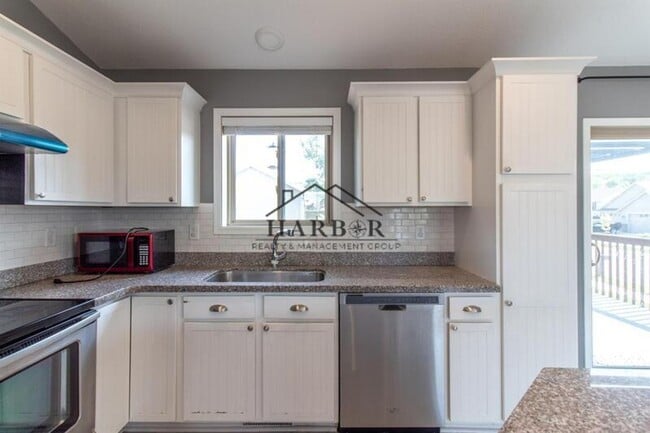 Building Photo - Updated 4 Bedroom Home with Remodeled Kitchen & Tiered Deck