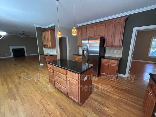 Building Photo - 4540 Pebble Lake Dr
