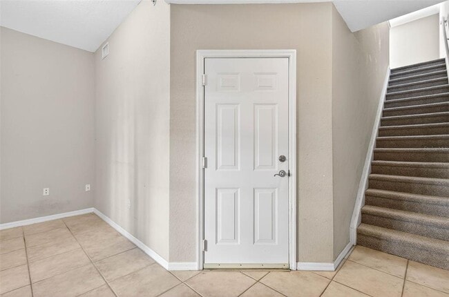 Building Photo - 9739 Meadow Field Cir