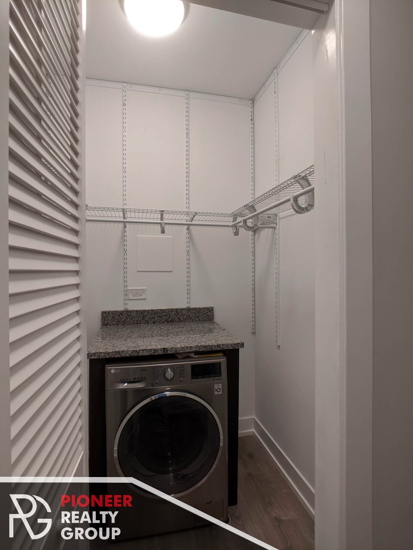 Building Photo - 437 W Belden Ave