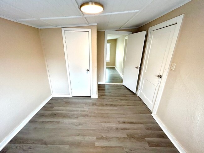 Building Photo - *COMING SOON* Corner Lot 3 Bedroom / 1.5 Bath Home In Pleasanton TX.