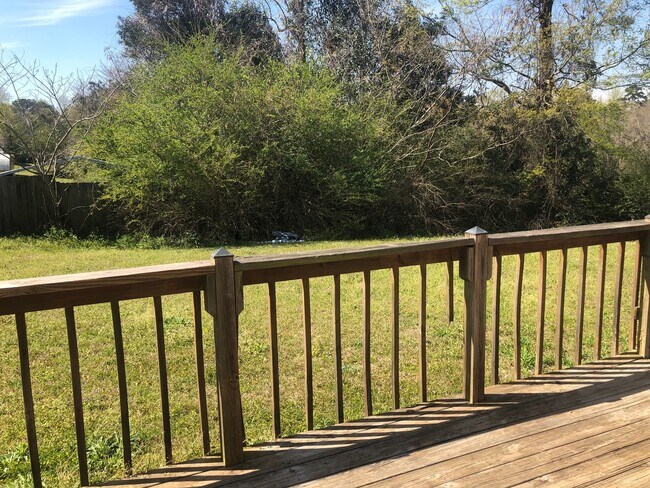 Building Photo - 104 B St