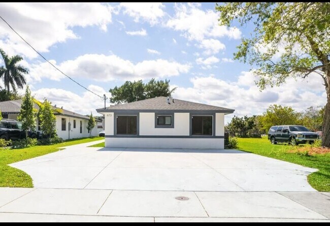 Primary Photo - 673 NW 14th St
