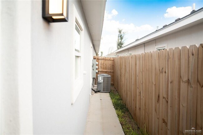 Building Photo - 14 N Blair Ave