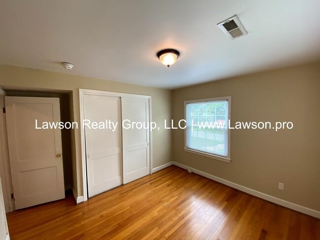 Building Photo - Charming South Roanoke Two Bedroom-One Lev...
