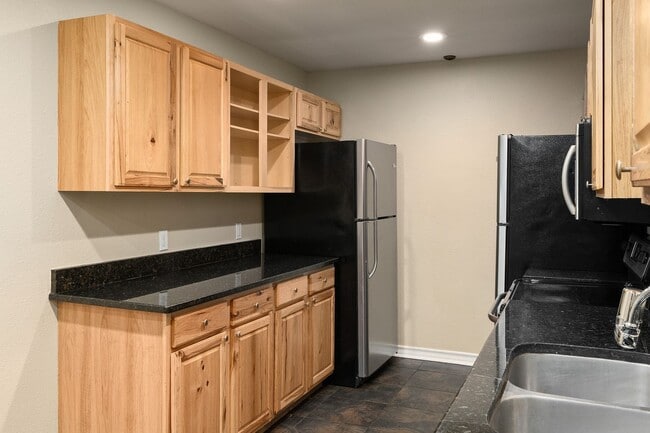 Building Photo - Walk to campus, Walk downtown, Shared Fenced Yard and Courtyard, Flat Rate Utilities!