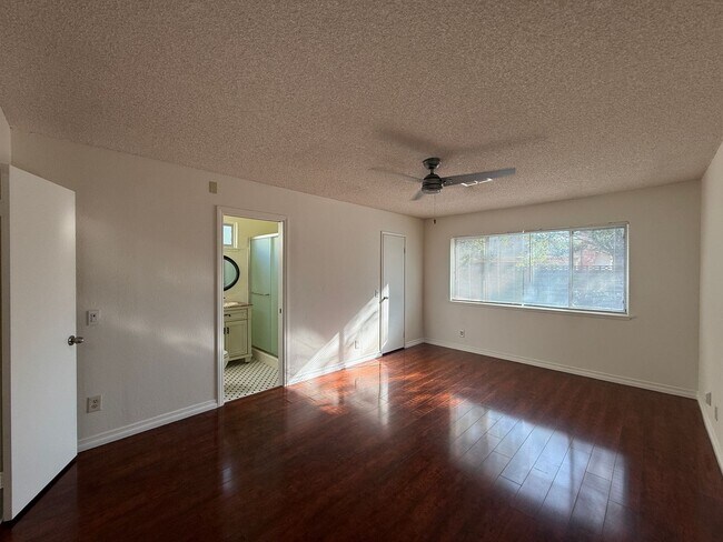 Building Photo - 43060 Larwood St