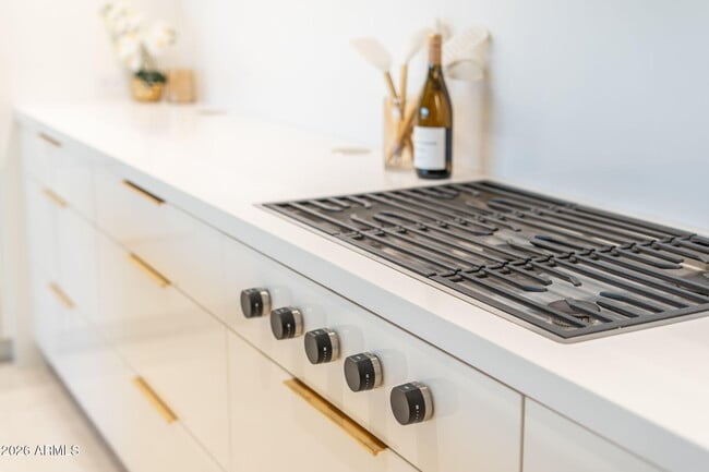 Building Photo - 6587 N Palmeraie Blvd