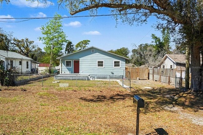 Building Photo - 8902 El Portal Dr