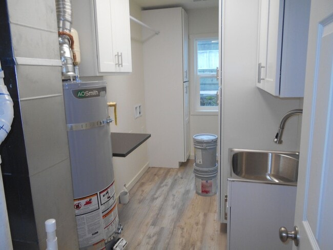 Building Photo - Completely Remodeled Home in Vibrant Sellw...