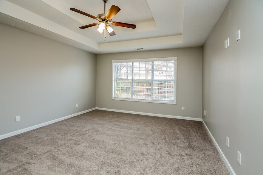 Building Photo - 608 Falcons Ridge