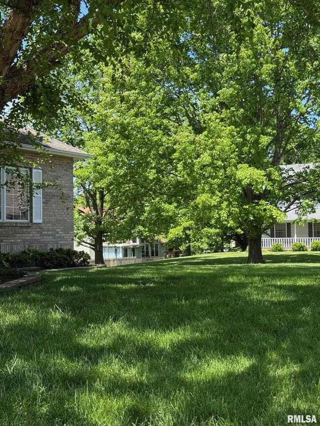 Building Photo - 515 Wren Dr