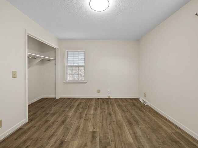 Building Photo - 400A Taylor Rd