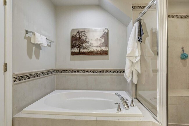 Building Photo - BEAUTIFUL 4 LEVEL TOWNHOME IN GERMANTOWN. 4 BEDROOM, 4.5 BATHS