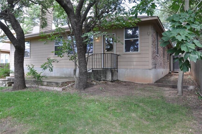 Building Photo - 507 Las Colinas Dr