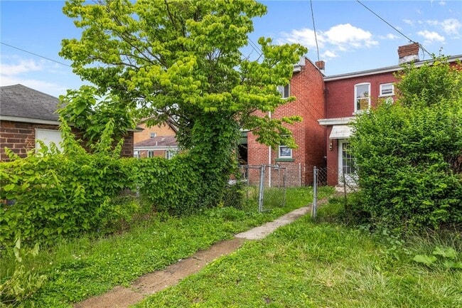 Building Photo - 1115 1/2 Church Avenue Unit
