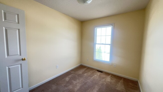 Building Photo - Spacious 3-Bedroom End Unit in Liberty Squ...