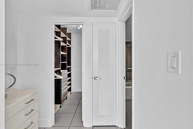 Building Photo - 5161 Collins Ave