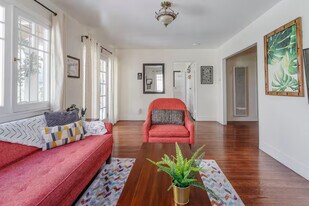 Building Photo - 5124 3/4 De Longpre Ave