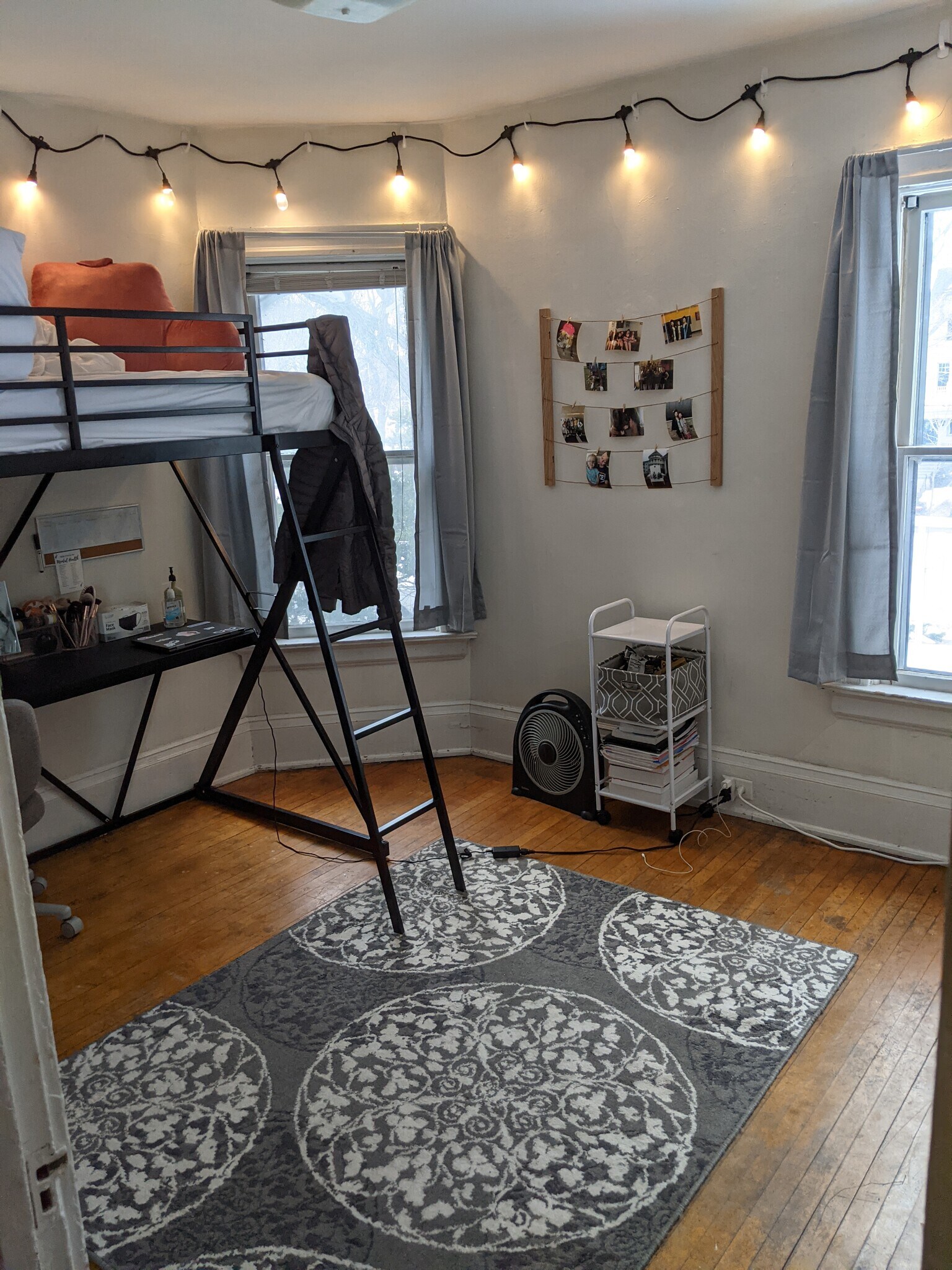 Building Photo - 1927 E Newberry Blvd