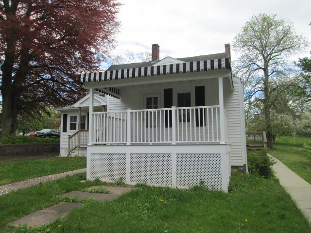 EXTERIOR DECK - 700 Main St