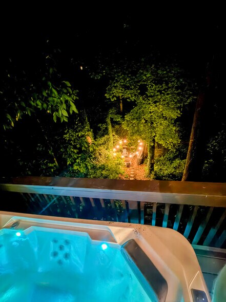 Building Photo - 1106 Glenrose Dr SE