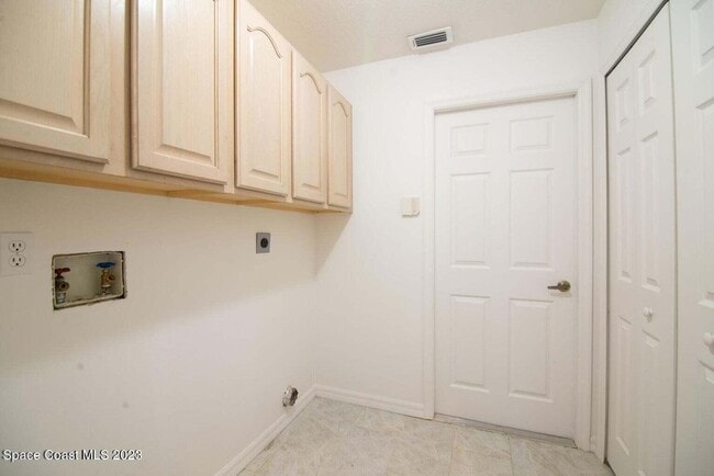 Building Photo - 475 Buttonwood Dr