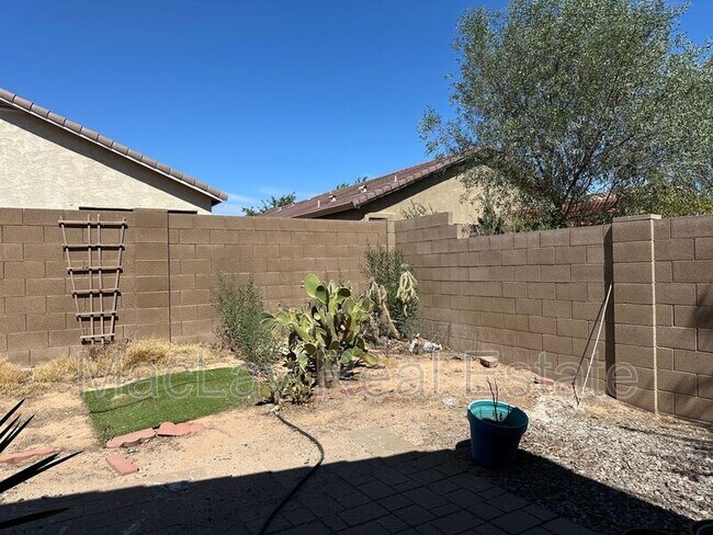 Building Photo - 1746 E Chaparral Dr