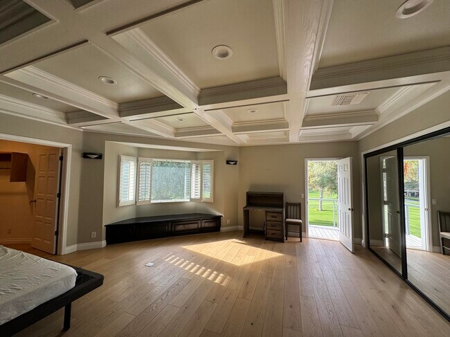 Mini Suite - 3160 Bel Air Dr