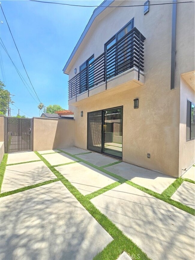 Building Photo - 19755 Kittridge St
