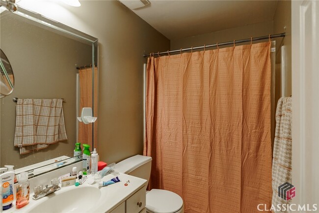 Building Photo - 205 Woodstone Dr