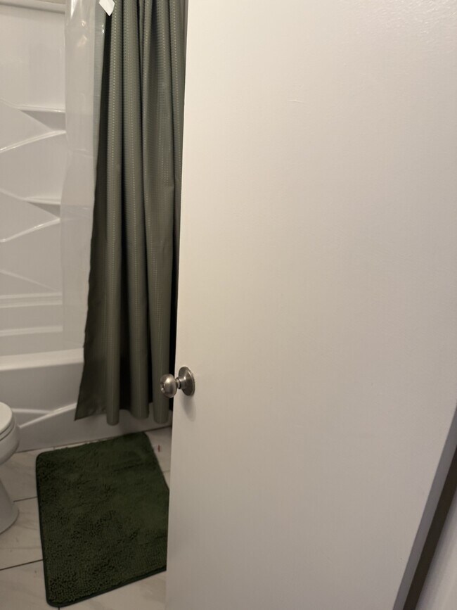 Building Photo - 825 Olive Dr