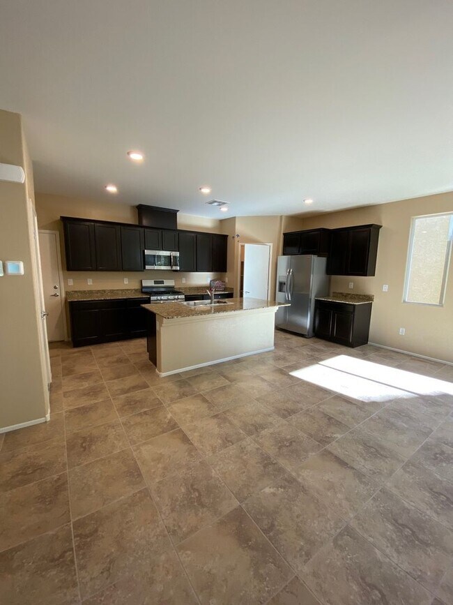 Building Photo - Spacious Townhouse with Loft & Rare 3-Car Garage!