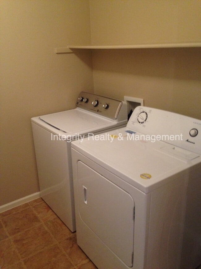 Building Photo - 1381 Royal Troon Dr