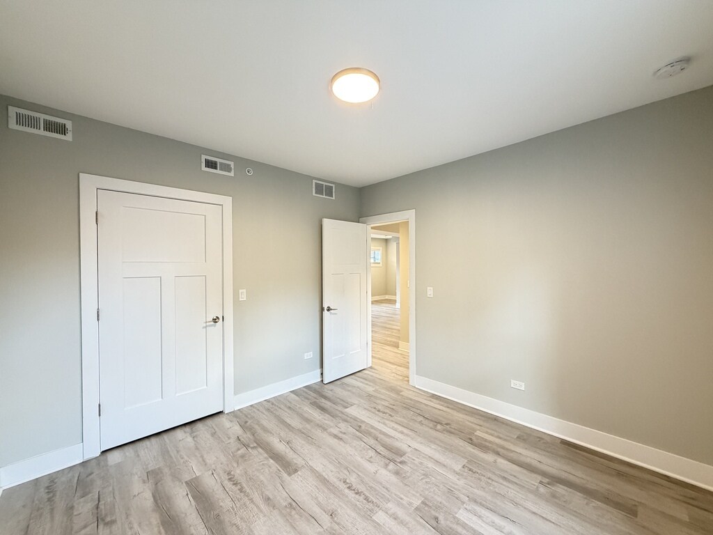 Building Photo - 1240 Oak Ave