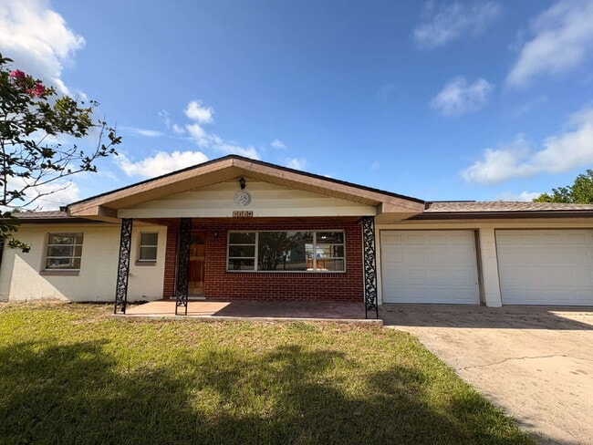 Building Photo - Ready to move-in 2-bedroom, 2-bath residence in the heart of Summerfield!