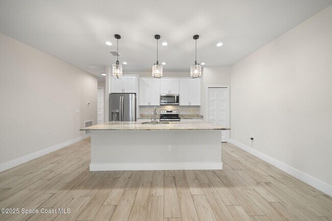 Building Photo - 434 Borraclough Ave