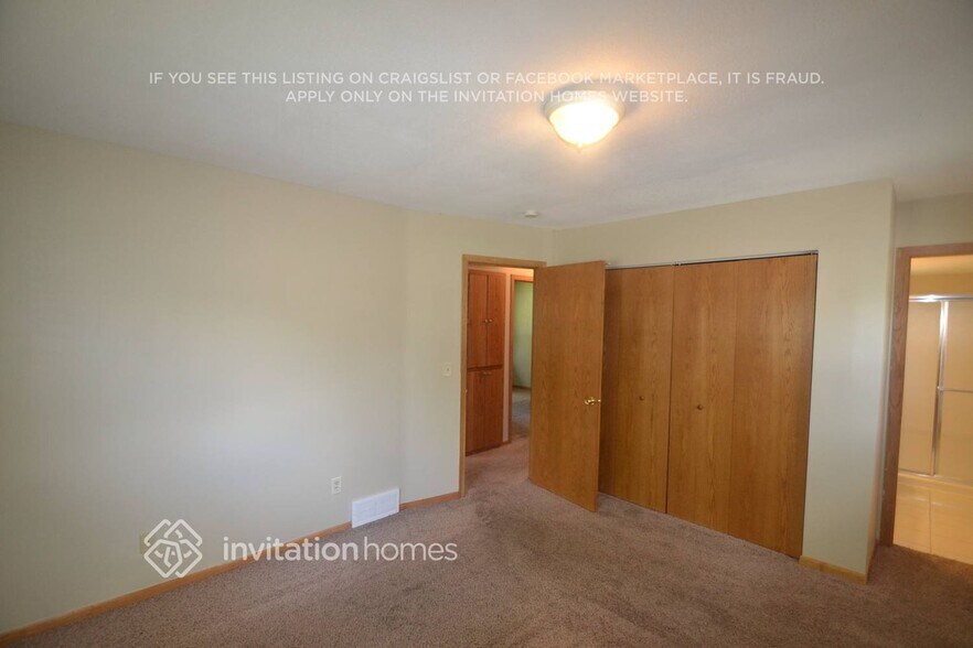 Building Photo - 7818 Hampshire Cir N