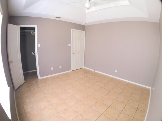 Building Photo - 820 N Cross Ln