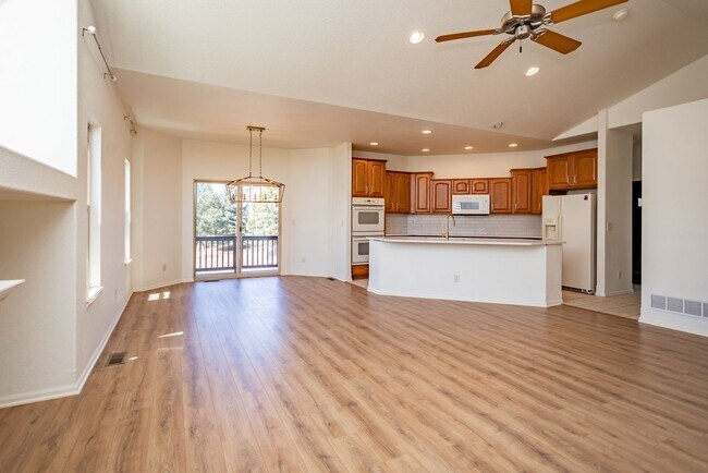 Building Photo - 8270 Regiment Ct