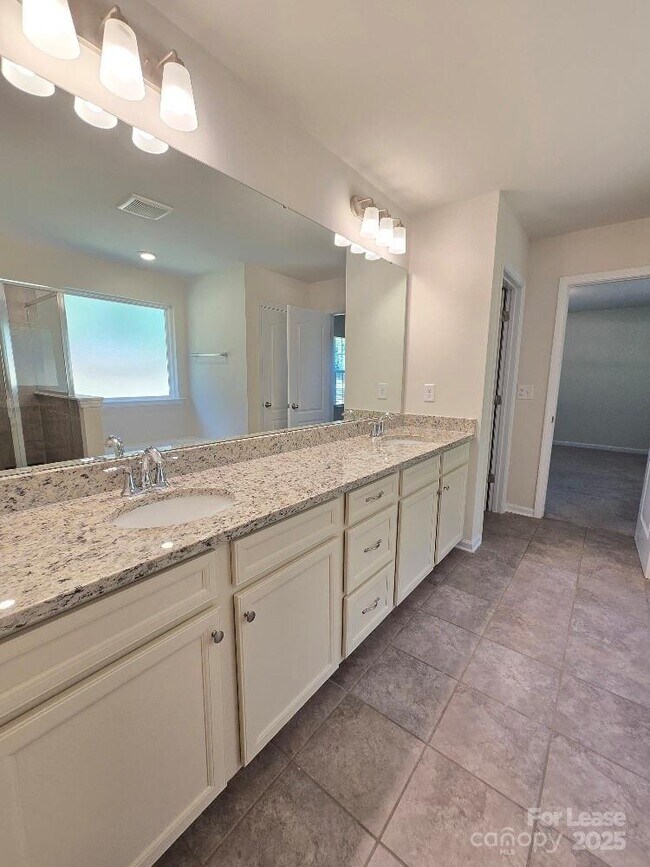 Building Photo - 14611 Murfield Ct