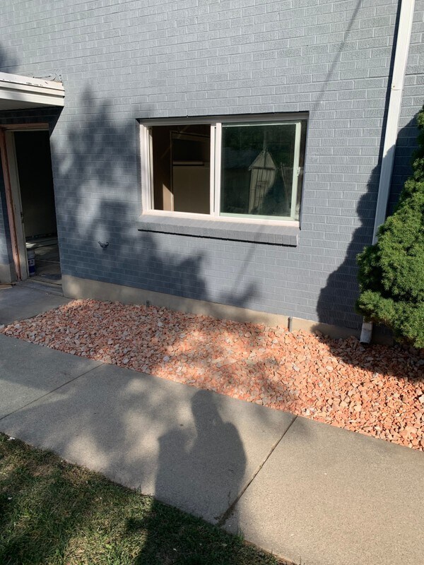 Building Photo - 210 S 400 E