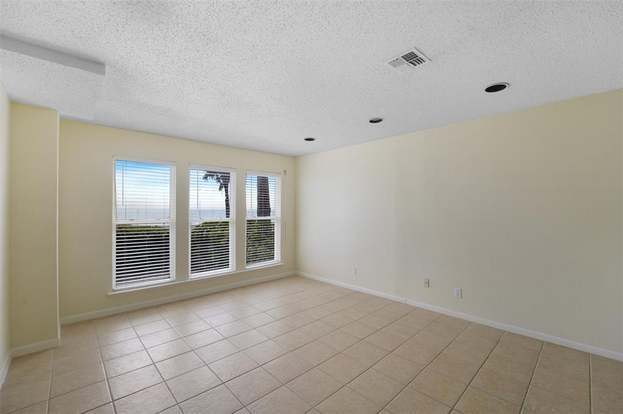 Building Photo - 8416 Seawall Blvd