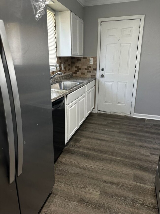Building Photo - 3 BEDROOM HOME IN WARREN