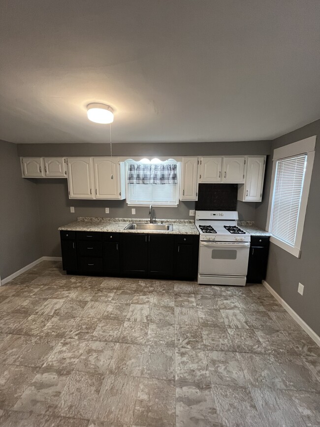 Building Photo - 1440 E Ninth Street