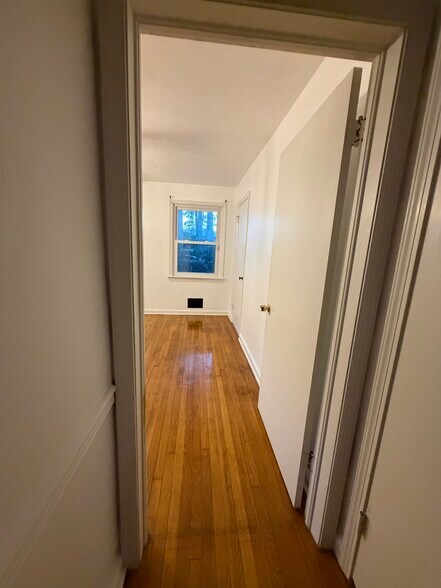 Building Photo - 161 Blades St